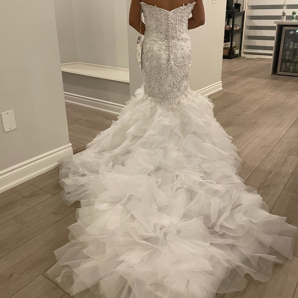 New MoriLee wedding dress with sweetheart neckline - Picture 4 of 10